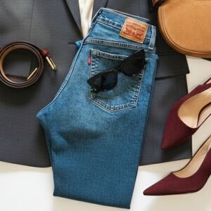 Levis Wedgie Straight, Button Fly, NWOT, Trending, Rare